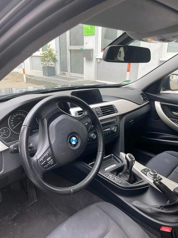 Second-hand BMW 320 184 CP (135 kW) 2014 Negru Break