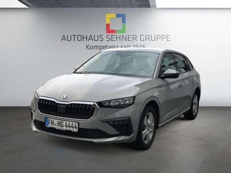 Stahlgrau met. (grau) Gebraucht 2025 Skoda Scala Essence Kleinwagen | 21.970 € (Etwas zu teuer) - Bild 1/4