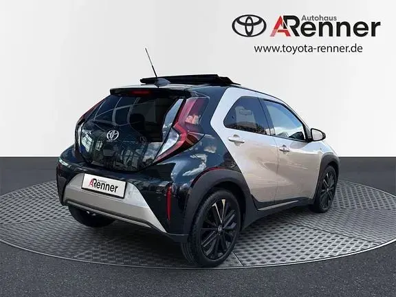 Gebraucht Toyota Aygo X Style 72 PS (52 kW) 2022 Ginger beige metallic/ night sky black SUV