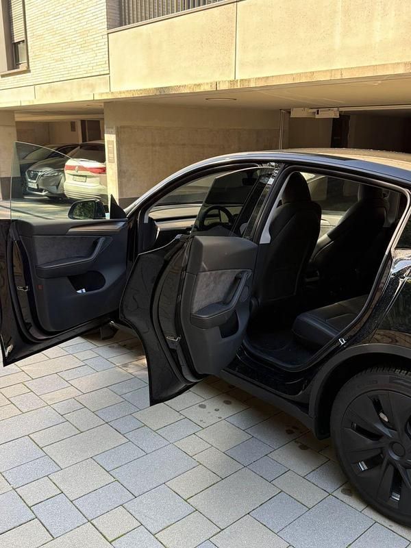 Gebraucht Tesla Model Y Standard Range 219 kW (299 PS) 2024 Schwarz SUV