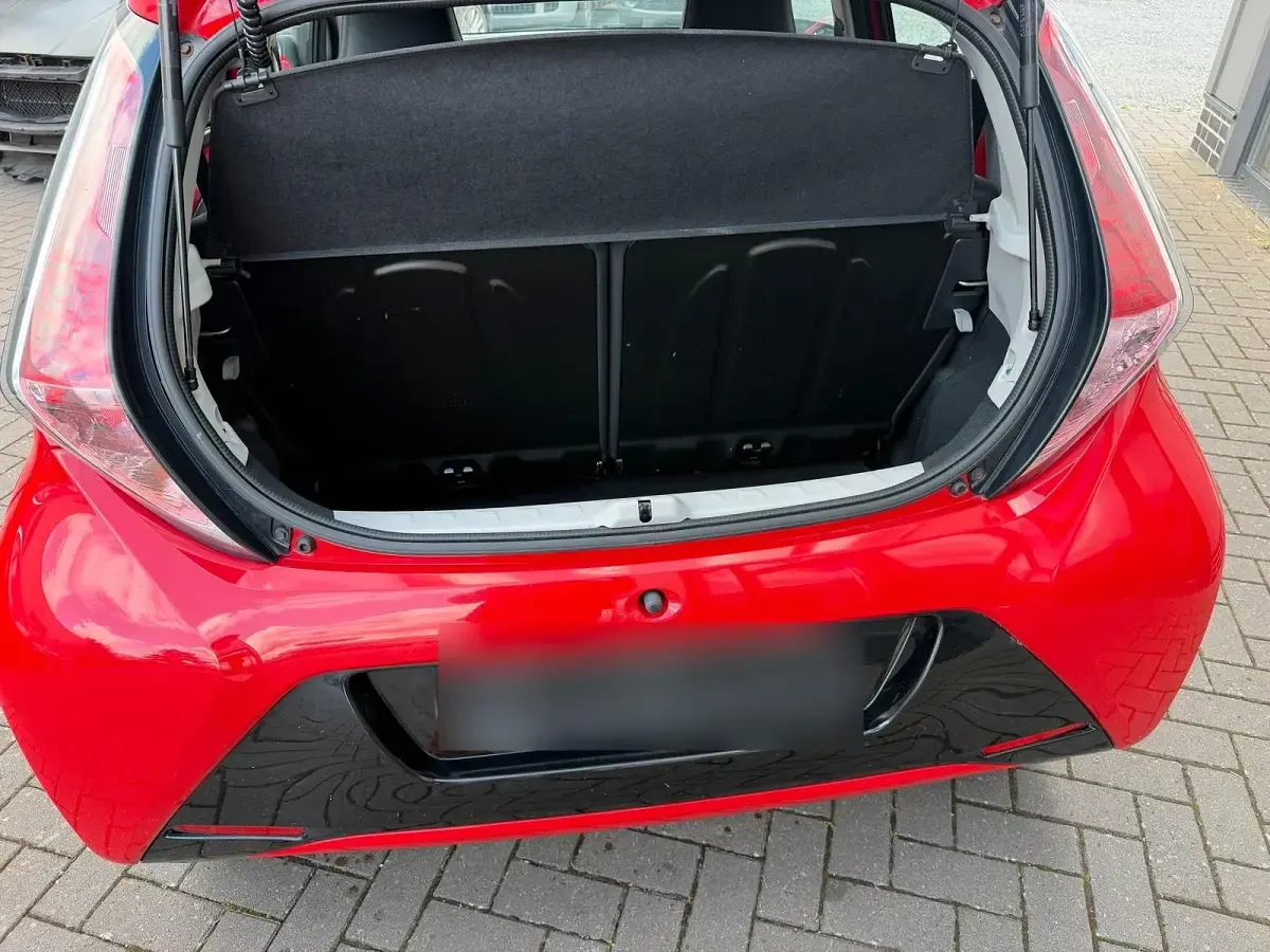 Gebraucht Toyota Aygo 70 PS (51 kW) 2015 Rot Kleinwagen