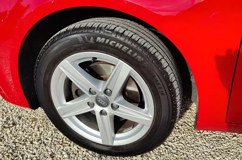 Gebraucht Audi A3 Comfort 110 PS (80 kW) 2017 Rot Limousine