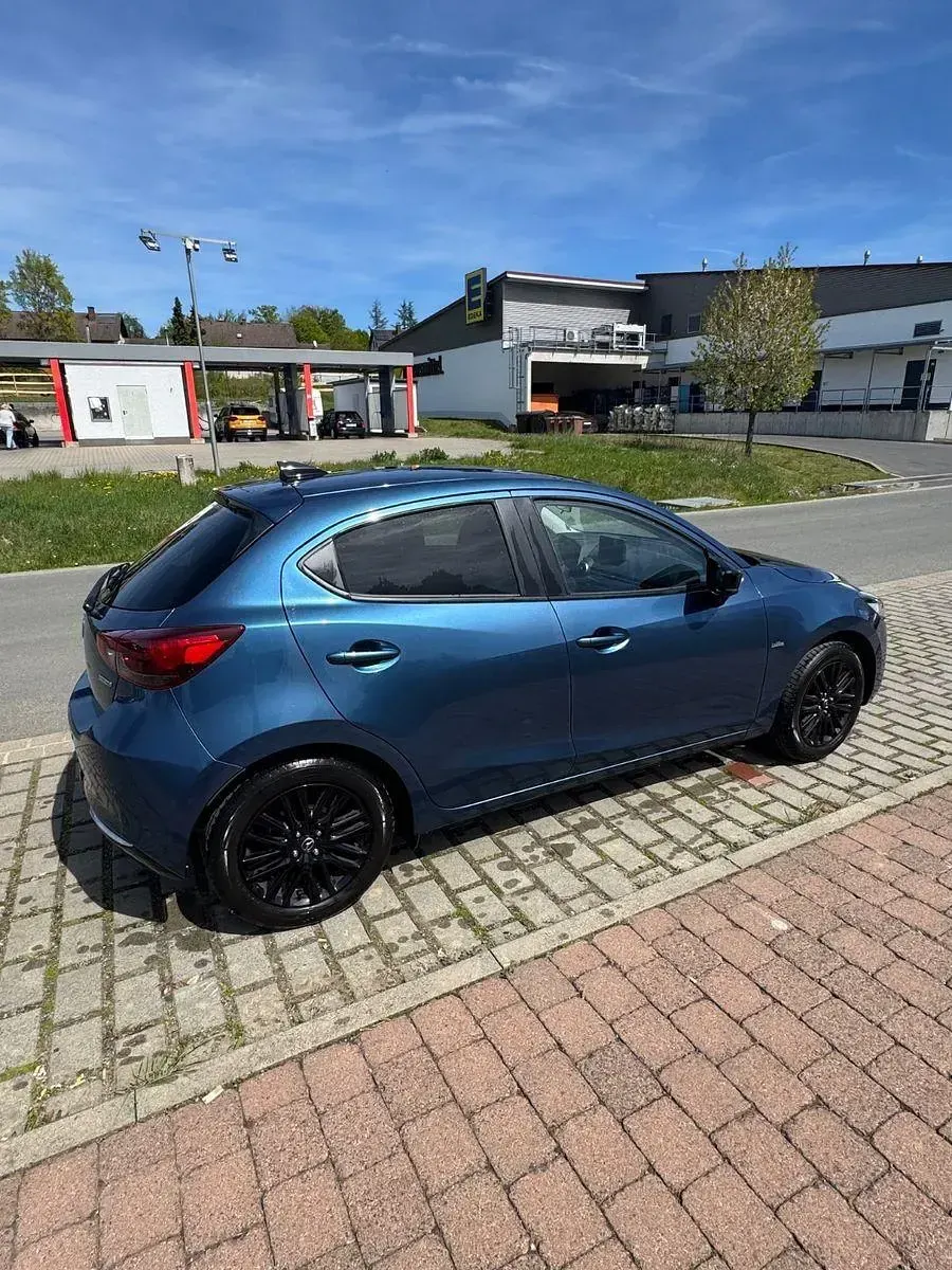 Używany Mazda 2 90 KM (66 kW) 2022 Niebieski Hatchback