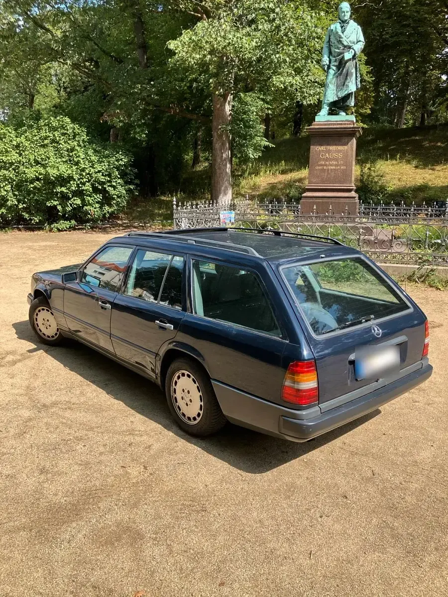 Gebraucht Mercedes 300 109 PS (80 kW) 1989 Blau Kombi