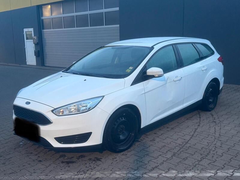 Weiß Gebraucht 2016 Ford Focus Kombi | 3.600 € (Guter Preis) - Bild 1/4