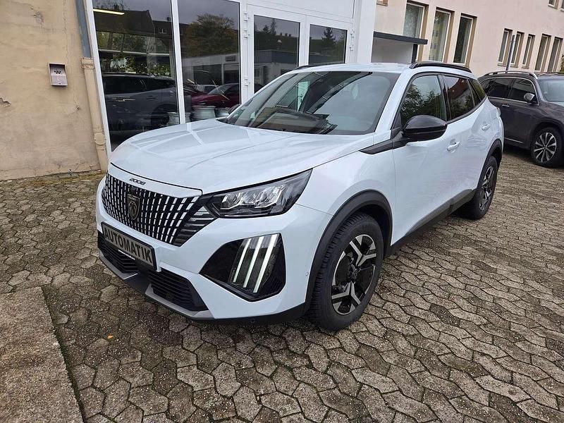 Okenitweiß metallic Gebraucht 2024 Peugeot 2008 Allure SUV | 22.990 € (Fairer Preis) - Bild 1/4