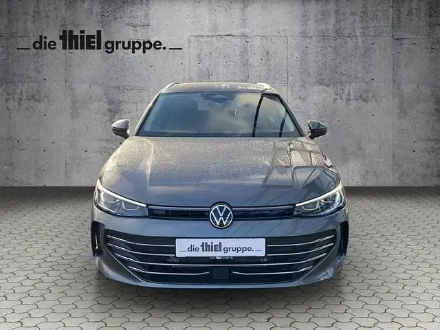 Neu VW Passat Business 150 PS (110 kW) 2025 Silber Limousine
