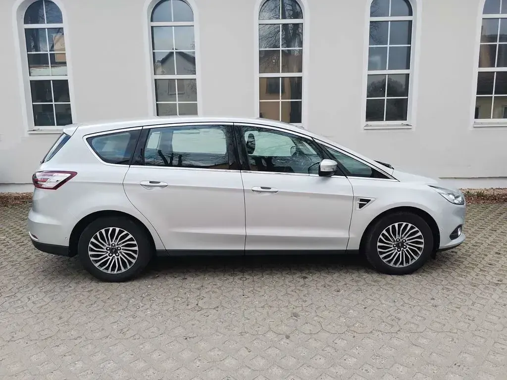 Gebraucht Ford S-MAX Titanium 150 PS (110 kW) 2019 Silber Van / Kleinbus