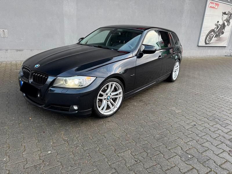 Gebraucht BMW 330 Performance 430 PS (316 kW) 2010 Schwarz Kombi