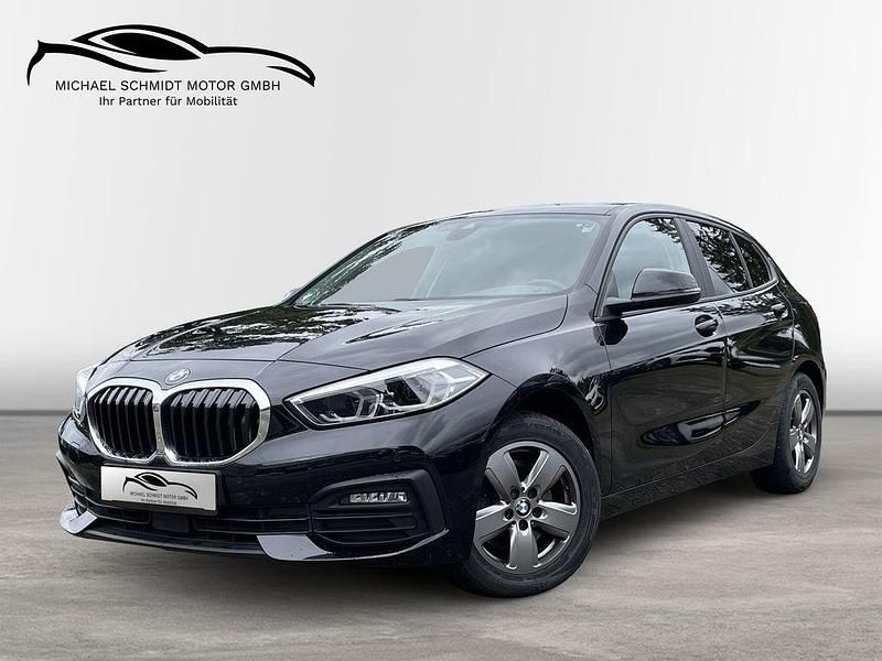 Saphirschwarz Gebraucht 2023 BMW 118 Advantage Kleinwagen | 19.900 € (Fairer Preis) - Bild 1/4