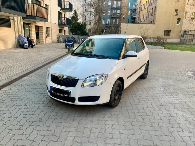 Weiß Gebraucht 2009 Skoda Fabia Style Limousine | 2.650 € (Guter Preis) - Bild 1/4