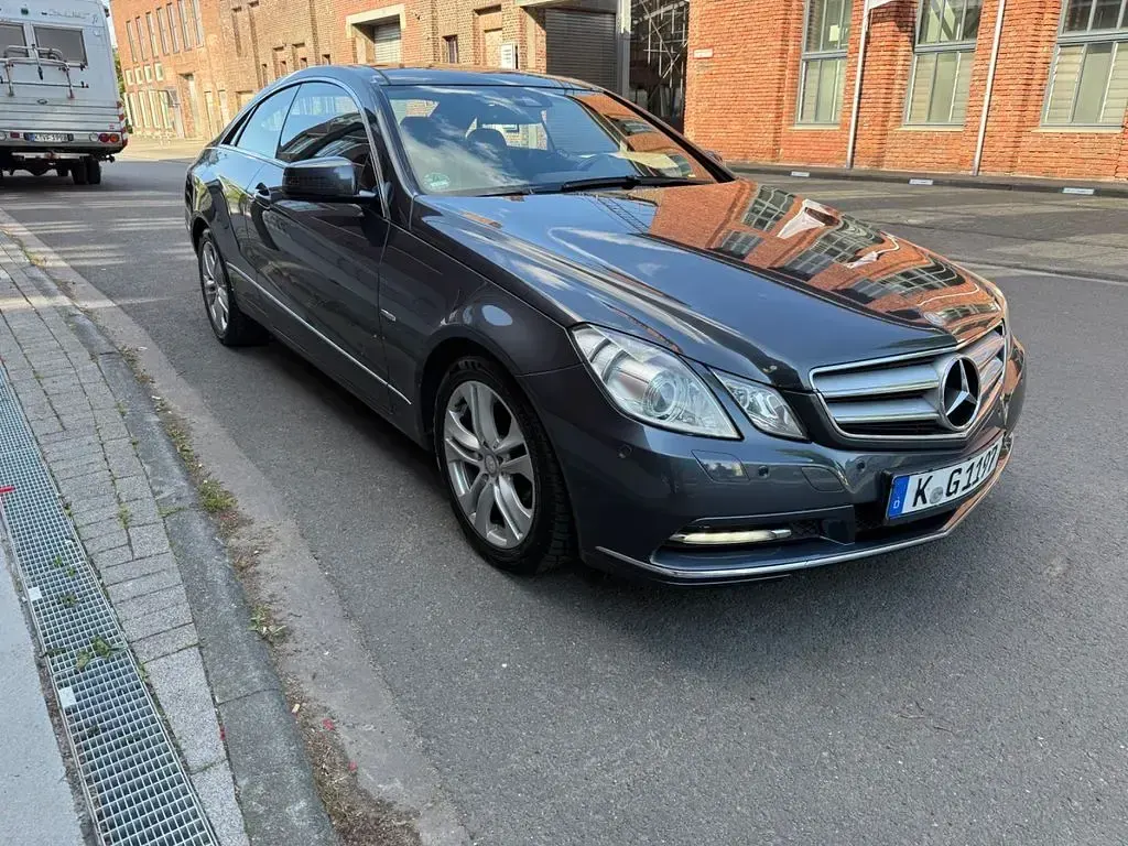 Gebraucht Mercedes E220 170 PS (125 kW) 2011 Grau Coupé