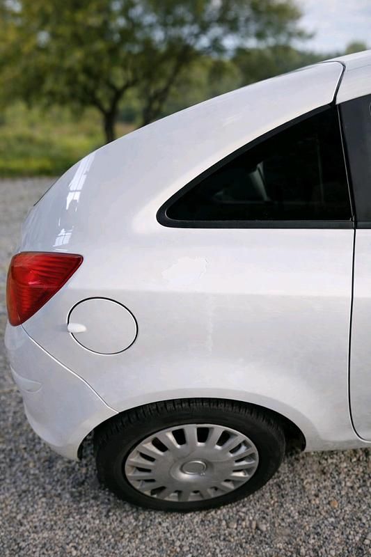 Używany Opel Corsa 80 KM (58 kW) 2010 Biały Hatchback