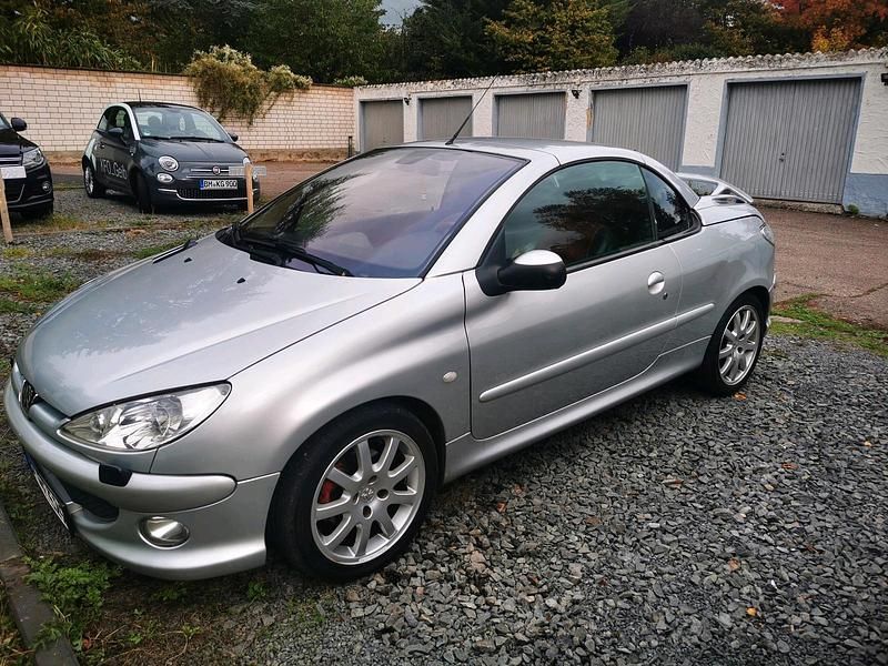 Silber Gebraucht 2003 Peugeot 206 CC Cabrio | 1.500 € (Etwas zu teuer) - Bild 1/4