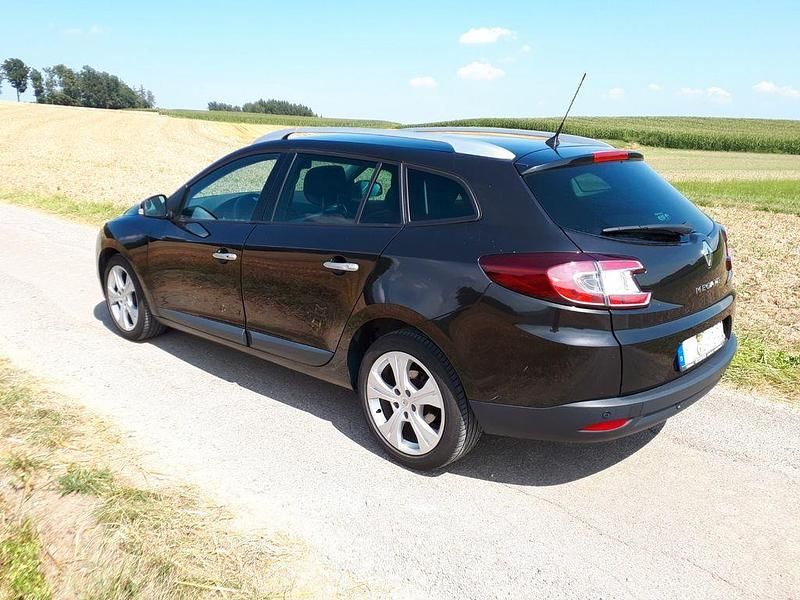 Gebraucht Renault Mégane III Dynamique 131 PS (96 kW) 2010 Schwarz Limousine
