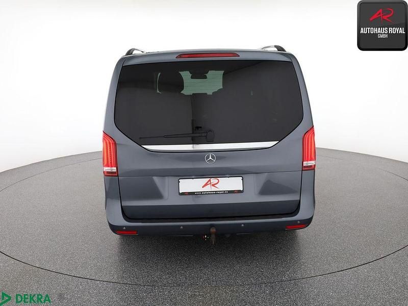 Gebraucht Mercedes V220 163 PS (119 kW) 2018 Flintgrau Van / Kleinbus