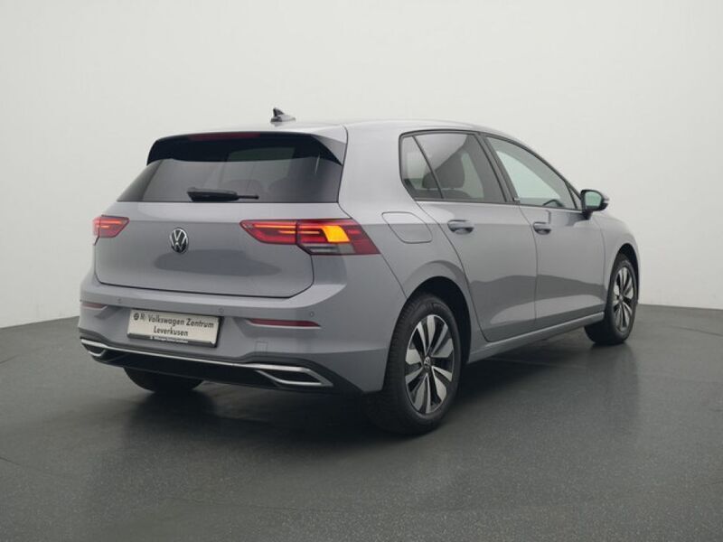 Gebraucht VW Golf VIII Move 110 PS (80 kW) 2023 Mondstein grau Limousine