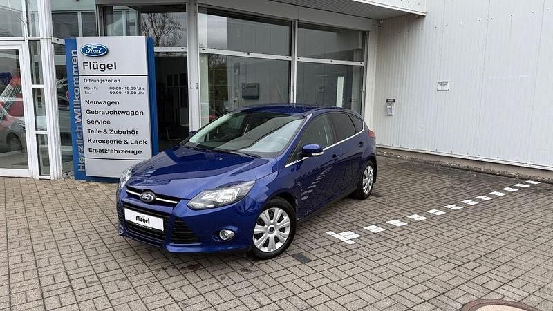 Blau Gebraucht 2013 Ford Focus Titanium Limousine | 10.990 € (Teuer) - Bild 1/4