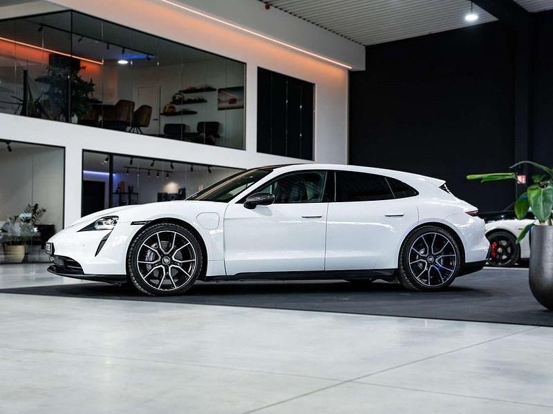 Gebraucht Porsche Taycan Performance Package 300 kW (408 PS) 2022 Weiß Limousine