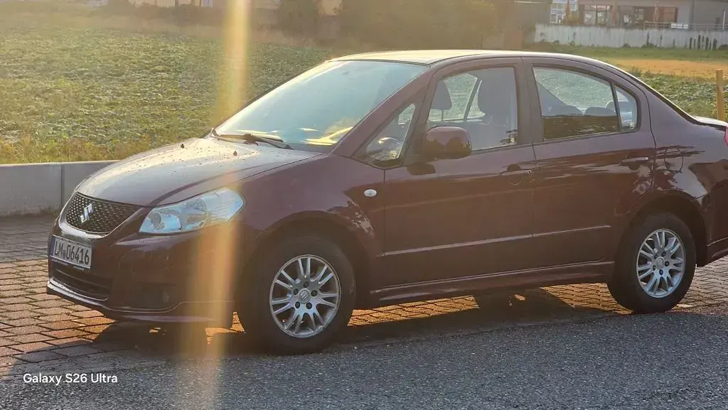 Gebraucht Suzuki SX4 107 PS (78 kW) 2010 Rot Limousine