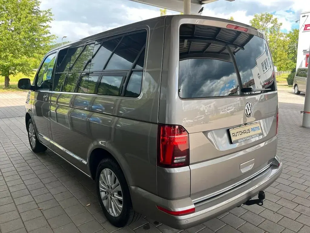 Gebraucht VW Multivan 150 PS (110 kW) 2021 Mojavebeige Van / Kleinbus