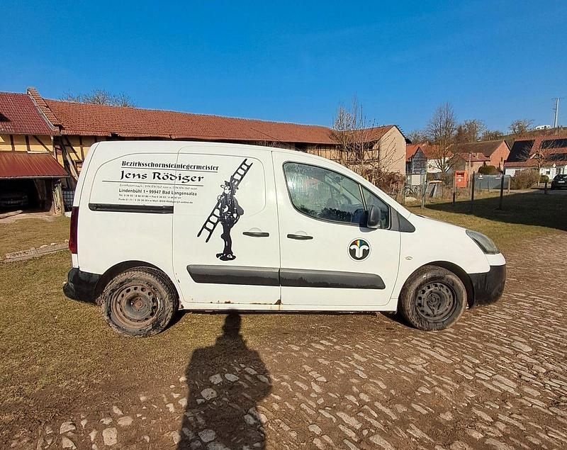 Second-hand Citroën Berlingo 114 CP (83 kW) 2012 Alb Monovolum