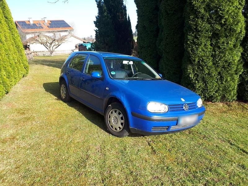 Second-hand VW Golf IV 75 CP (55 kW) 2000 Albastru Berlinǎ