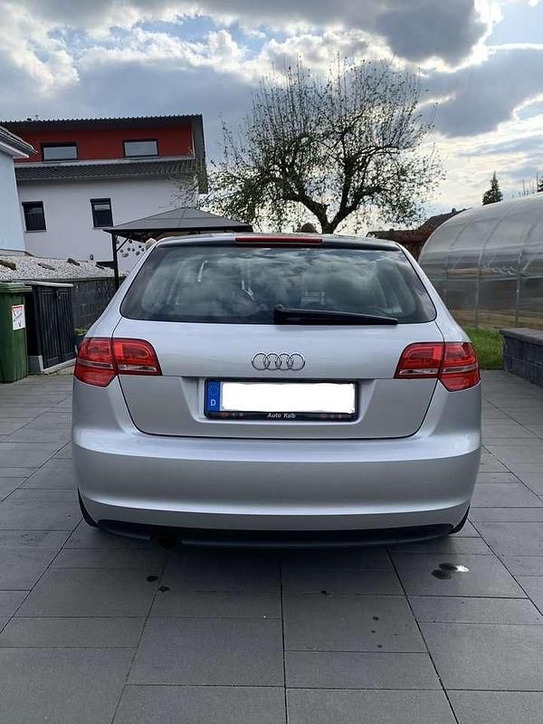 Gebraucht Audi A3 Attraction 140 PS (102 kW) 2011 Grau Kleinwagen