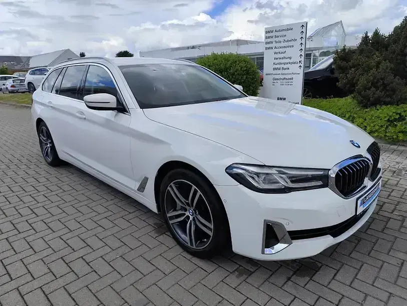 Gebraucht BMW 530 Efficient Dynamics 286 PS (210 kW) 2021 Weiss Kombi