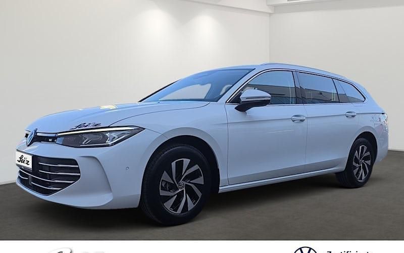 Pure white Gebraucht 2025 VW Passat Business Kombi | 46.340 € - Bild 1/4