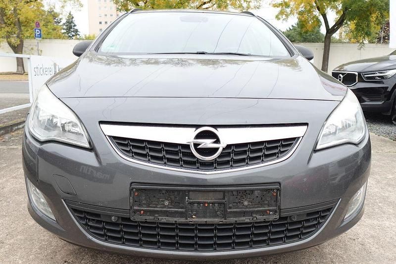 Usata Opel Astra Design Edition 140 CV (102 kW) 2011 Grigio Station wagon