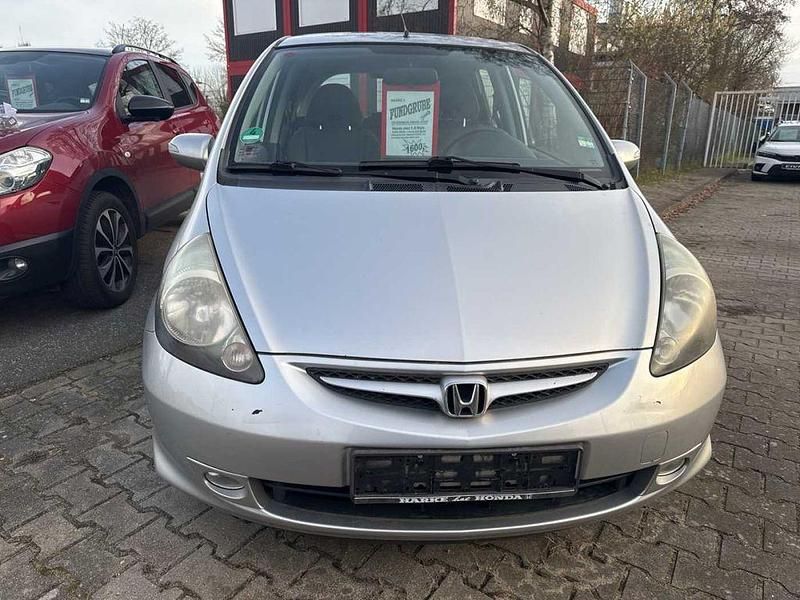 Gebraucht Honda Jazz Trend 90 PS (66 kW) 2008 Alabaster silber met (metallic) Kleinwagen