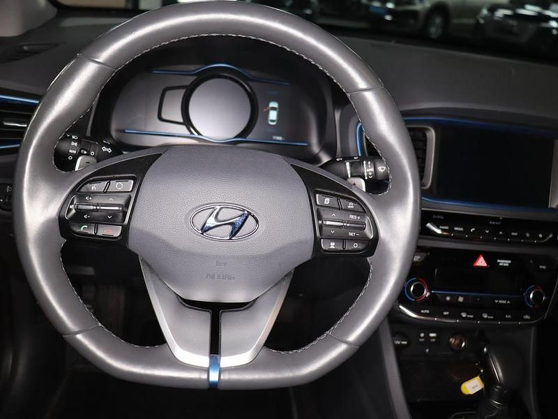 Gebraucht Hyundai Ioniq Style 141 PS (103 kW) 2018 Rot Kleinwagen