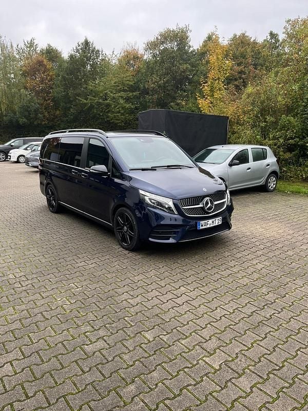 Blau Gebraucht 2023 Mercedes V250 AMG Van / Kleinbus | 50.900 € (Superpreis) - Bild 1/4
