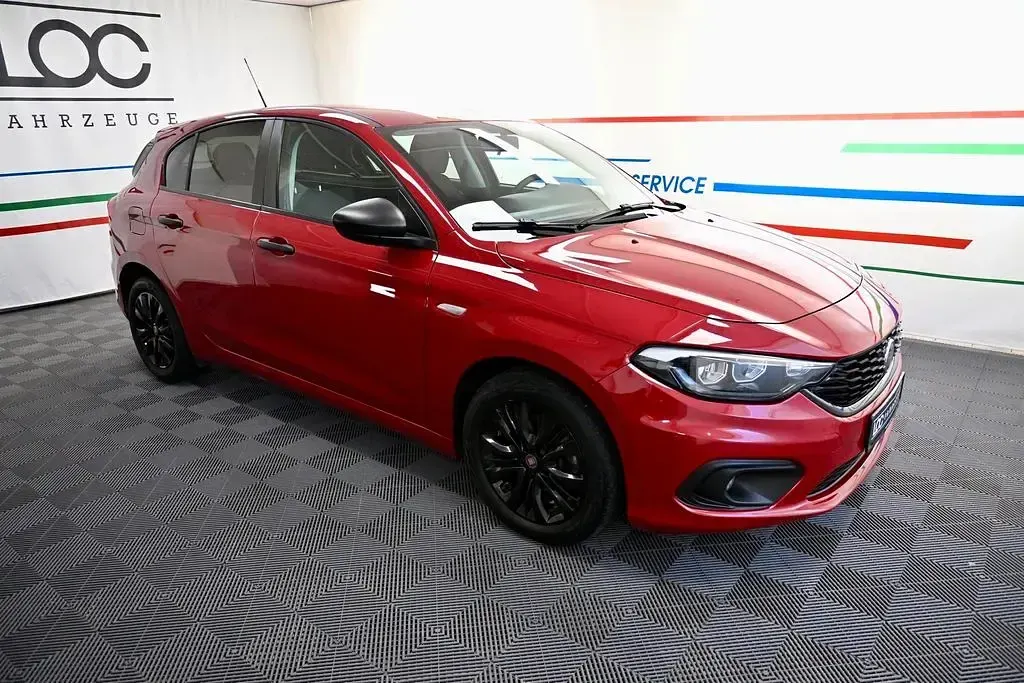 Gebraucht Fiat Tipo Street 95 PS (69 kW) 2019 Colore esterno new rosso vr716/b Limousine
