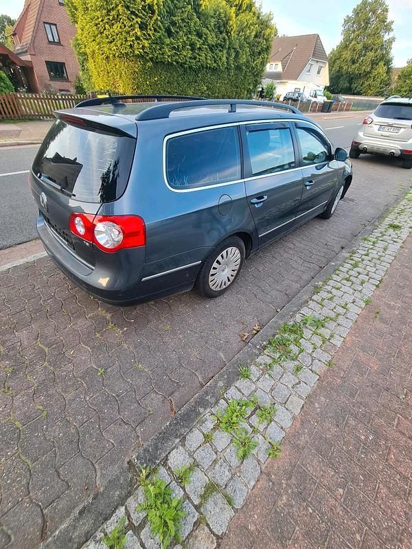 Gebraucht VW Passat 122 PS (89 kW) 2009 Blau Kombi