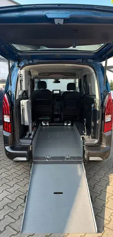 Gebraucht Peugeot Rifter 131 PS (96 kW) 2020 Blau Van / Kleinbus
