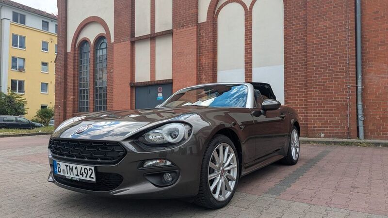 Grau Gebraucht 2019 Fiat 124 Spider Lusso Cabrio | 20.600 € (Etwas zu teuer) - Bild 1/4
