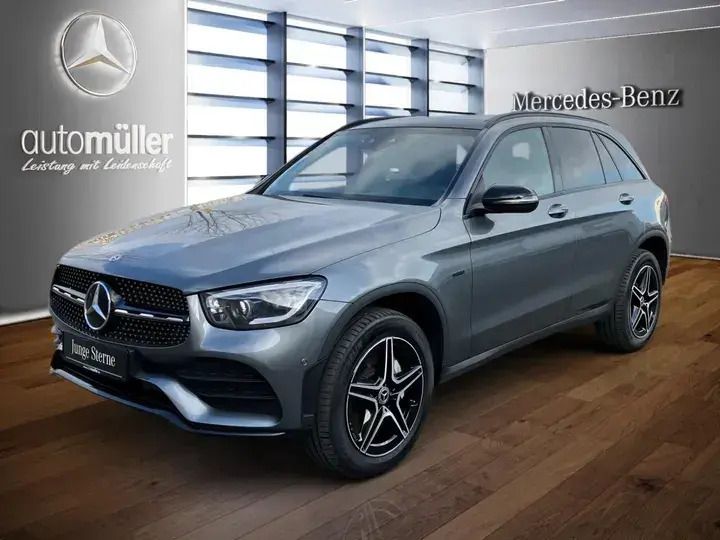 Metalliclack selenitgrau Gebraucht 2020 Mercedes GLC300e AMG SUV | 35.980 € (Fairer Preis) - Bild 1/4