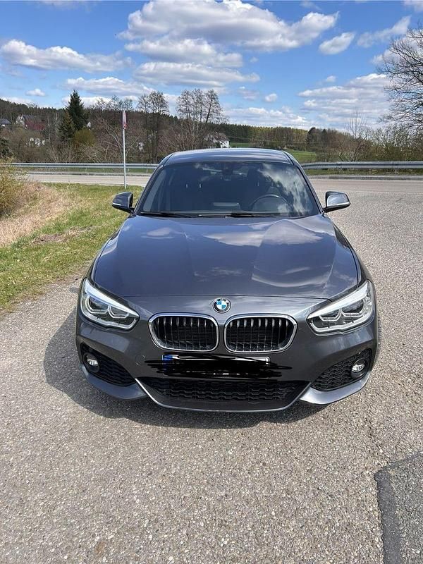 Grau Gebraucht 2016 BMW 118 M Sport Kleinwagen | 10.999 € (Guter Preis) - Bild 1/4