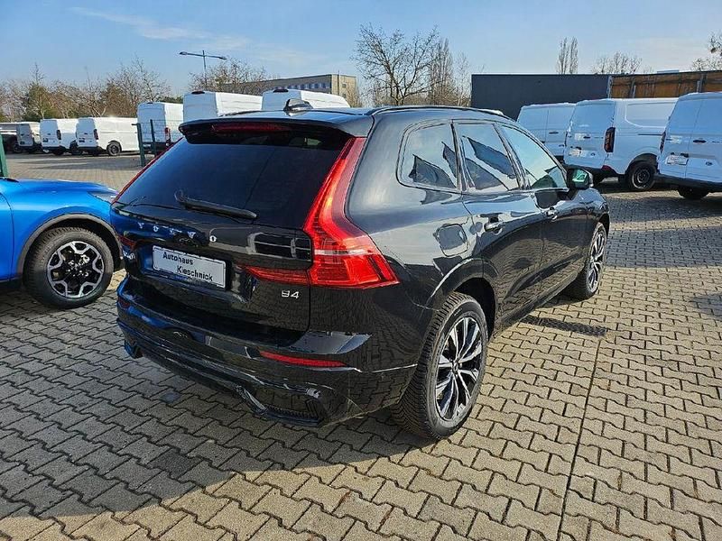Neu Volvo XC60 Plus 250 PS (183 kW) 2026 Schwarz SUV