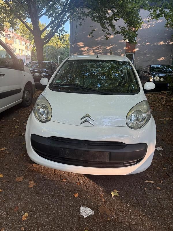 Weiß Gebraucht 2008 Citroën C1 Kleinwagen | 1.990 € (Fairer Preis) - Bild 1/4