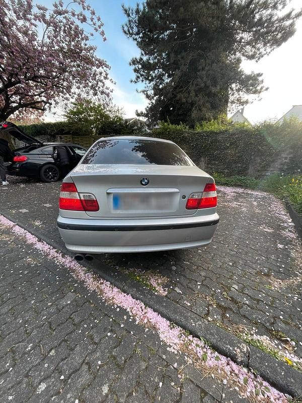 Gebraucht BMW 318 143 PS (105 kW) 2002 Silber Limousine