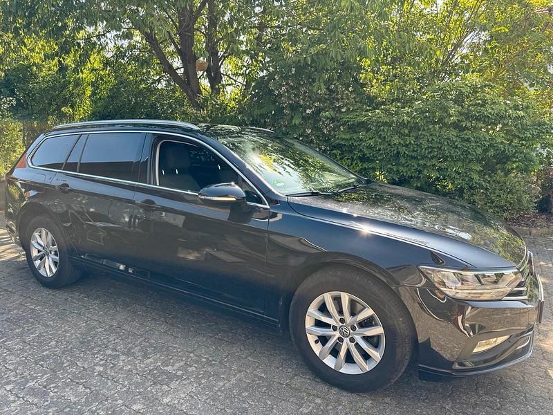 Schwarz Gebraucht 2020 VW Passat Business Kombi | 18.850 € (Guter Preis) - Bild 1/4