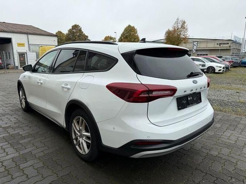 Gebraucht Ford Focus Active X 125 PS (91 kW) 2022 Weiß Kombi