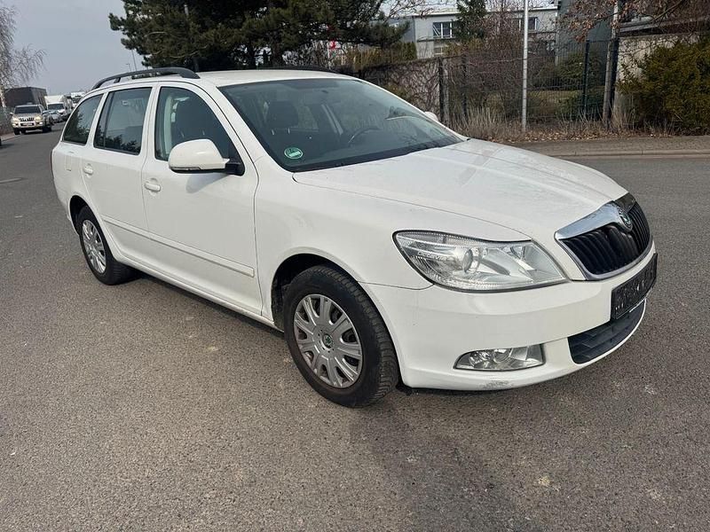 Gebraucht Skoda Octavia Elegance 140 PS (102 kW) 2013 Weiß Kombi