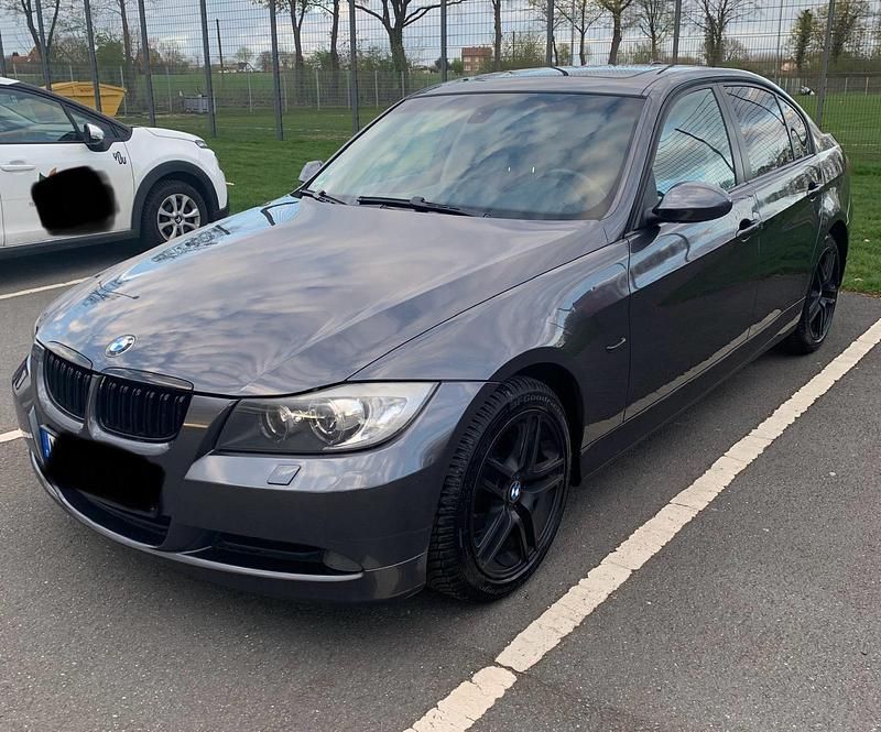 Gebraucht BMW 320 163 PS (119 kW) 2007 Grau Limousine