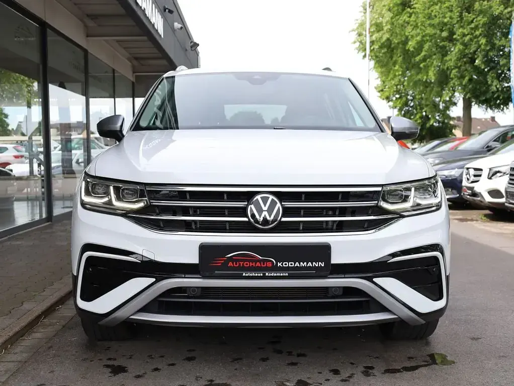 Gebraucht VW Tiguan Allspace Elegance 245 PS (180 kW) 2022 Weiß SUV