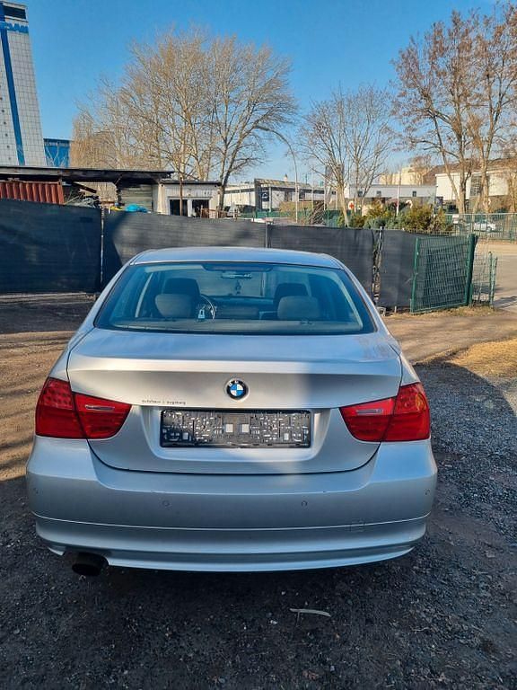 Gebraucht BMW 318 Comfort Edition 143 PS (105 kW) 2009 Silber Limousine