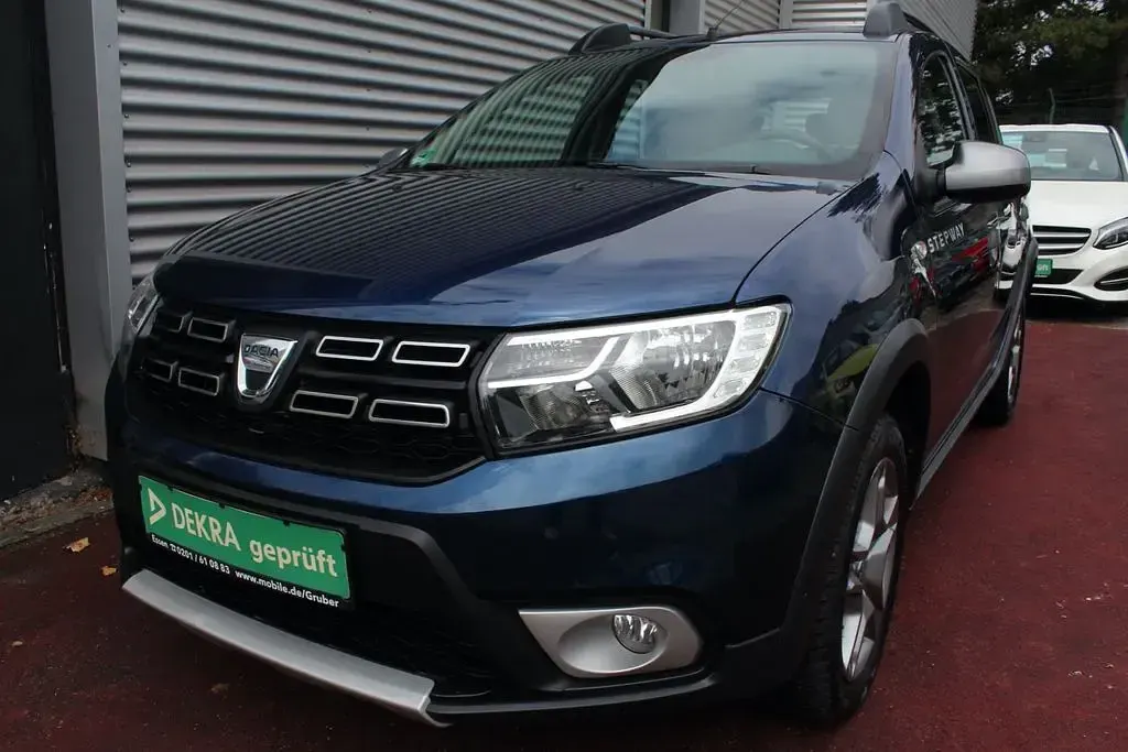 Gebraucht Dacia Sandero Stepway 90 PS (66 kW) 2017 Blau cosmos (metallic) SUV